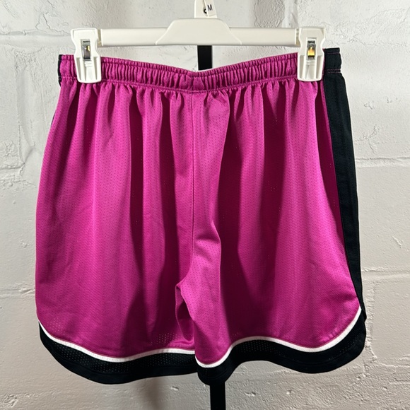 Under Armor Heat Gear Women’s Athletic Shorts Size S Fuchsia and Black - Picture 3 of 5